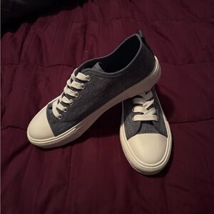 Denim shoes
